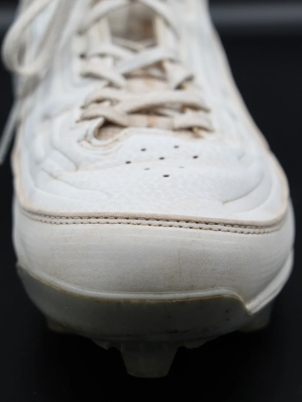 Mizuno White Cream Athletic Cleats